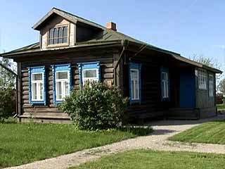 صور Putin family house, Pominovo village متحف